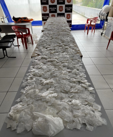 Polícia prende traficante de drogas com mais de 20 mil porções de cocaína em Cotia