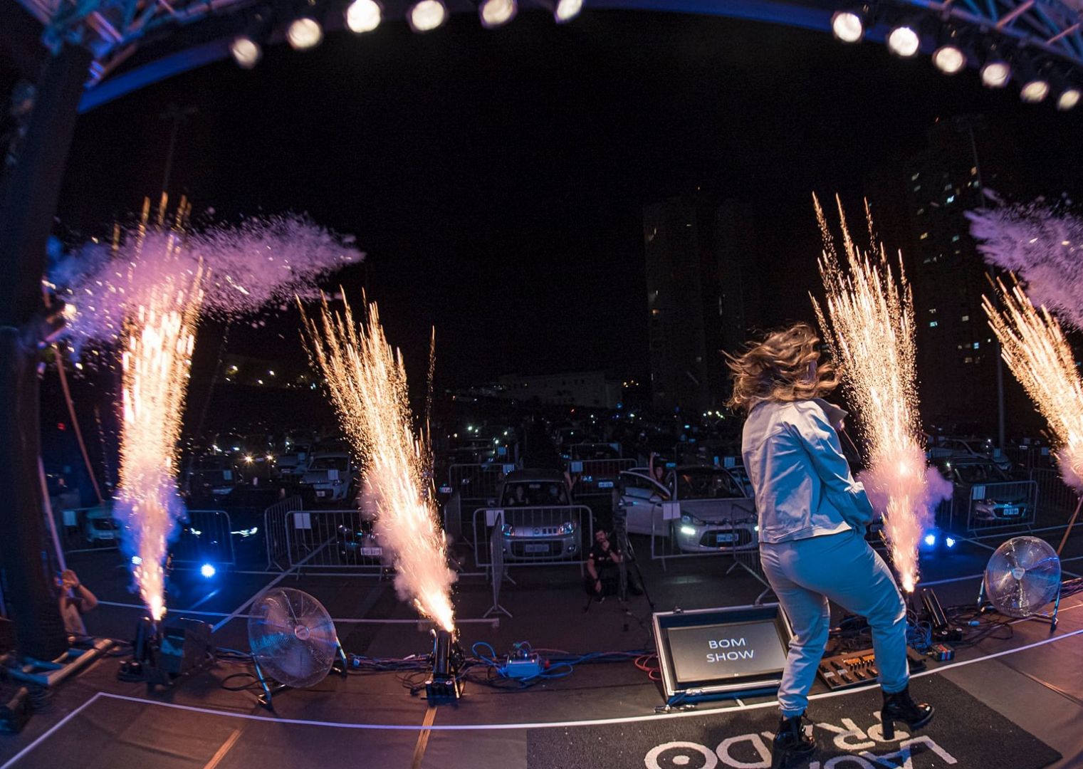 Cantora sertaneja Lauana Prado se apresenta no Drive-in Alphaville neste fim de semana