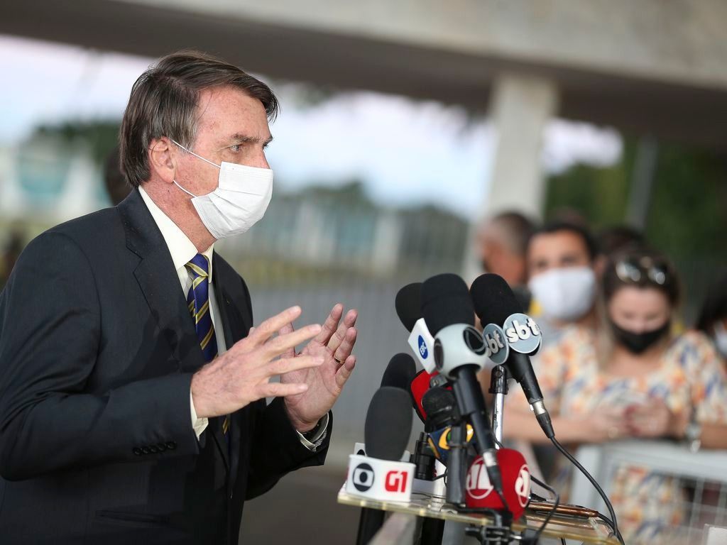 Brasil registra mais de 800 mortes nas últimas 24h e chega a 12,4 mil óbitos