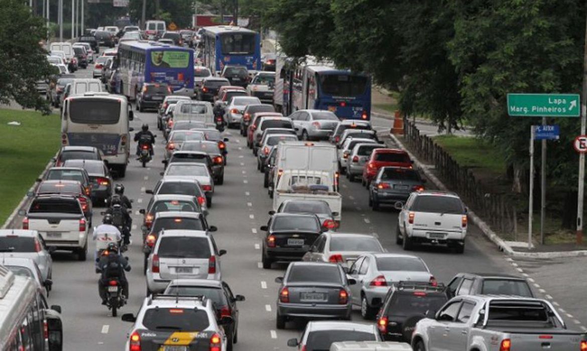 Isenção de rodízio é ampliada para mais categorias em SP