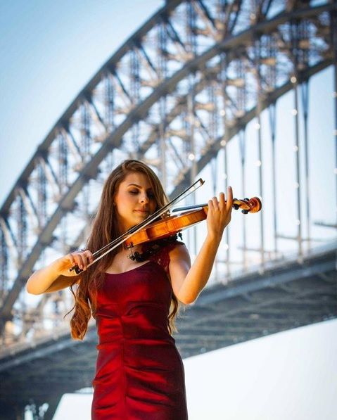 ​Aluna que cursou Projeto Guri de Osasco é professora de violino na Austrália