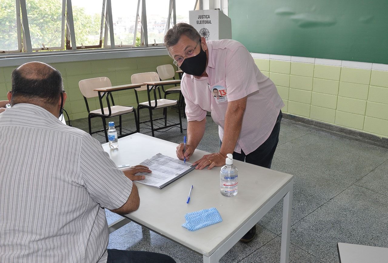 Emidio Souza PT votou na Fito em Osasco. (Foto: Giro S/A / Francisco Cepeda)