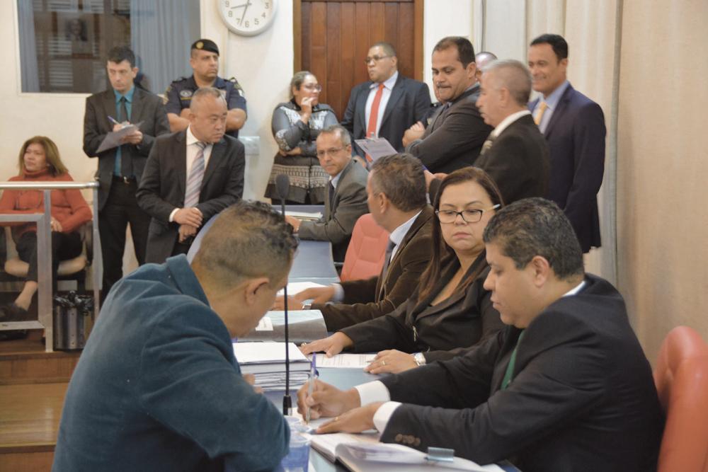 Vereadores rejeitam emenda de benefícios a servidores