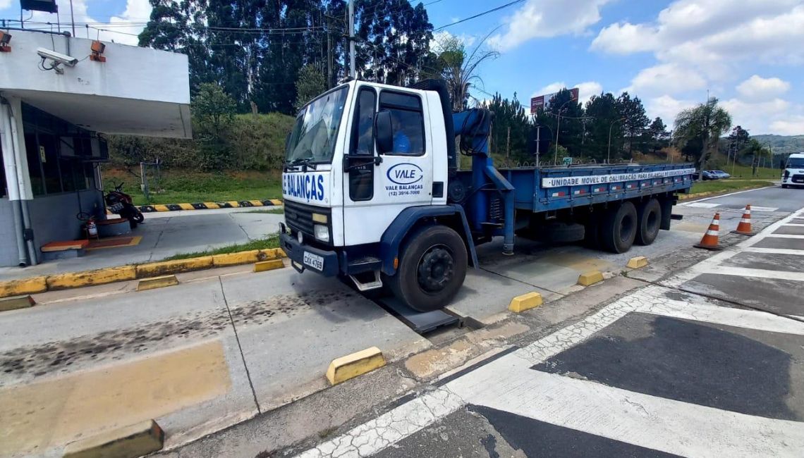 Ipem-SP verifica balança dinâmica na Rodovia Castelo Branco