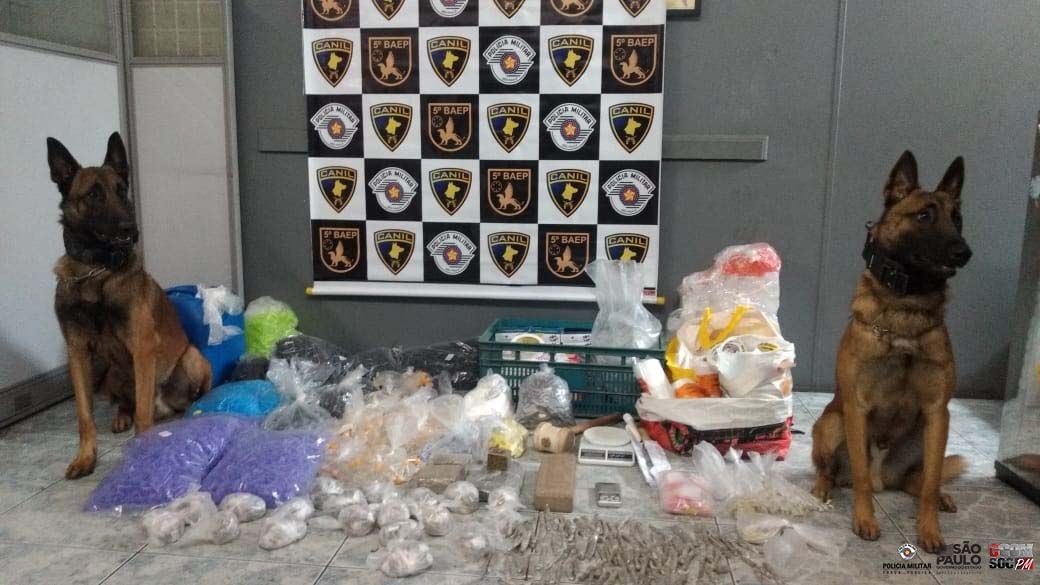 Cotia: PM salva bebê que havia se engasgado com leite materno
