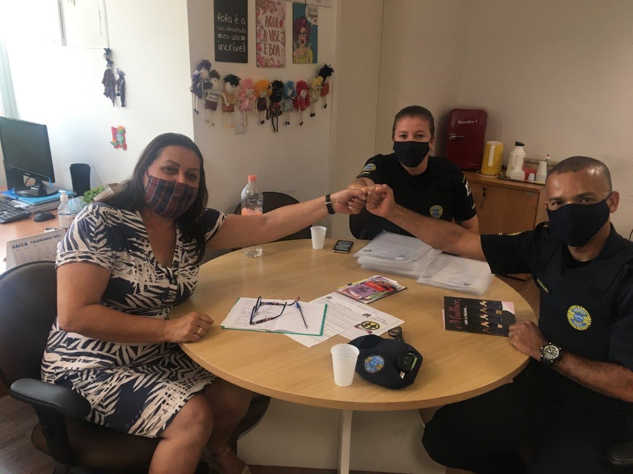 COTIA: Secretaria da Mulher realiza ação Dia do Laço Branco