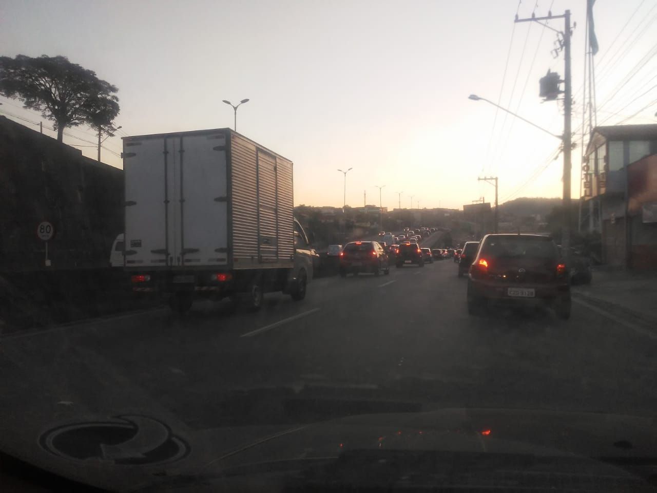 Trânsito lento na Raposo Tavares na chegada a Cotia