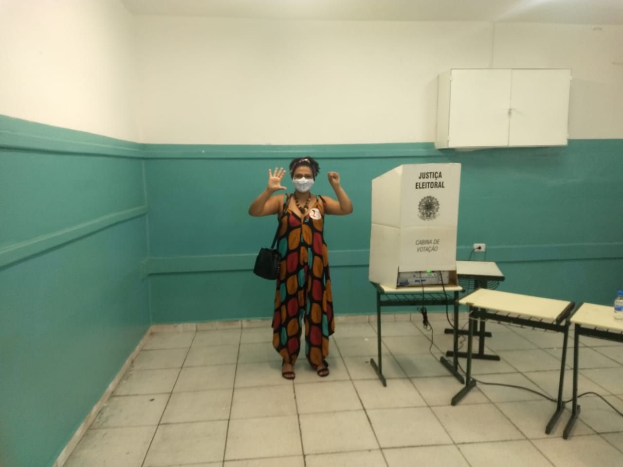 Osasco: Simony dos Anjos vota no Jardim Veloso