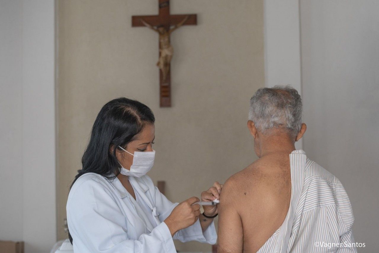 Unidades básicas de saúde de Cotia atenderão agendamentos de vacina contra a gripe no "super feriadão"