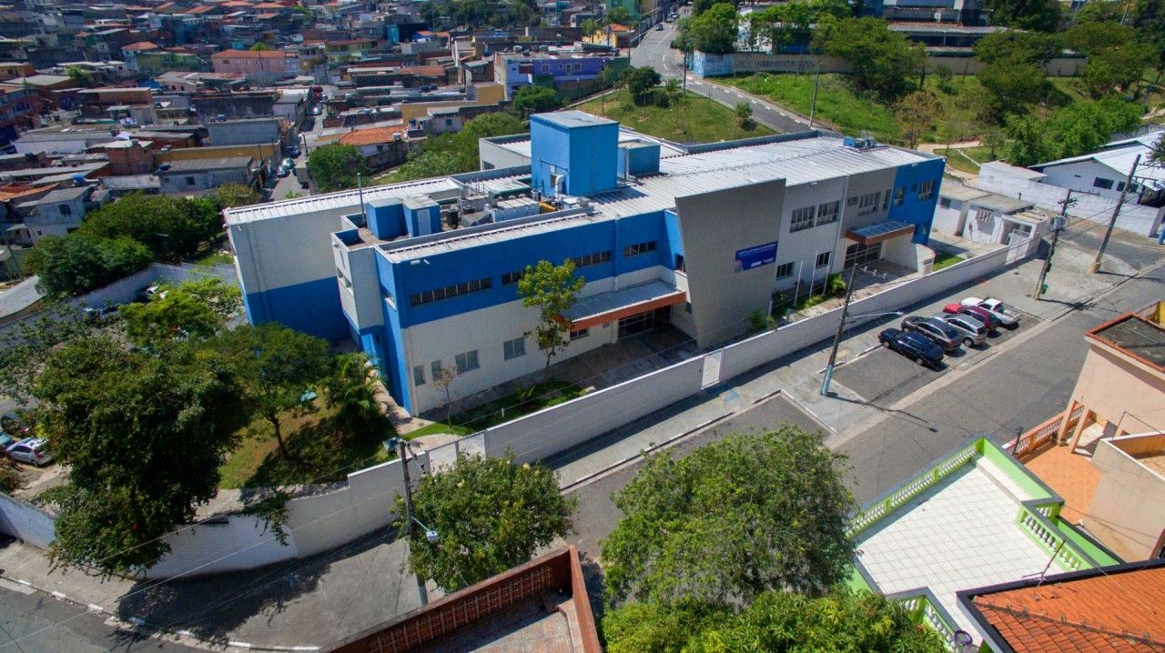 Criança que comeu bombom envenenado em escola de Cotia está em estado grave na UTI