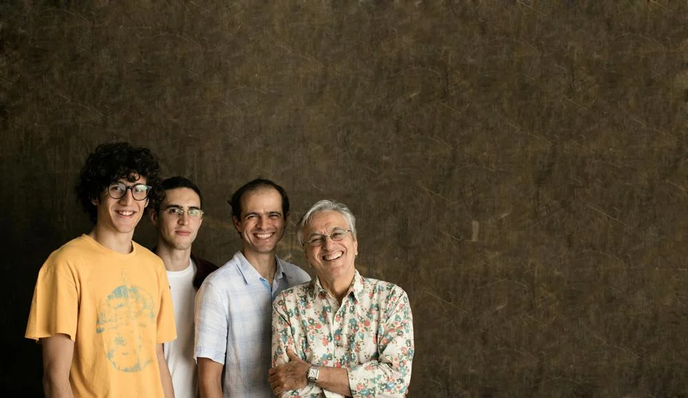 Caetano Veloso canta MPB com seus filhos Moreno, Zeca e Tom