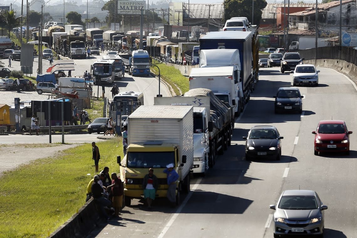 Protestos nas estradas: país pode sofrer nova crise com greve dos caminhoneiros