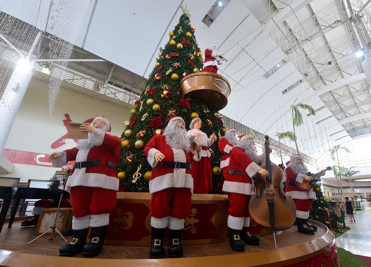 ​Decorações natalinas enfeitam shoppings da região