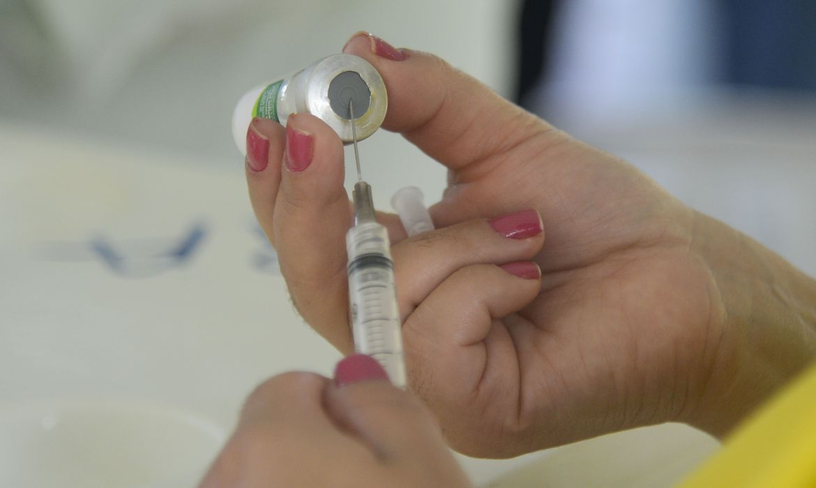 Indígenas, crianças, mães e profissionais da saúde podem receber a vacina contra a gripe