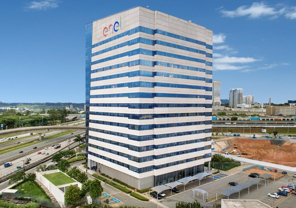 Enel realiza poda de árvores e troca da fiação em cidades da região