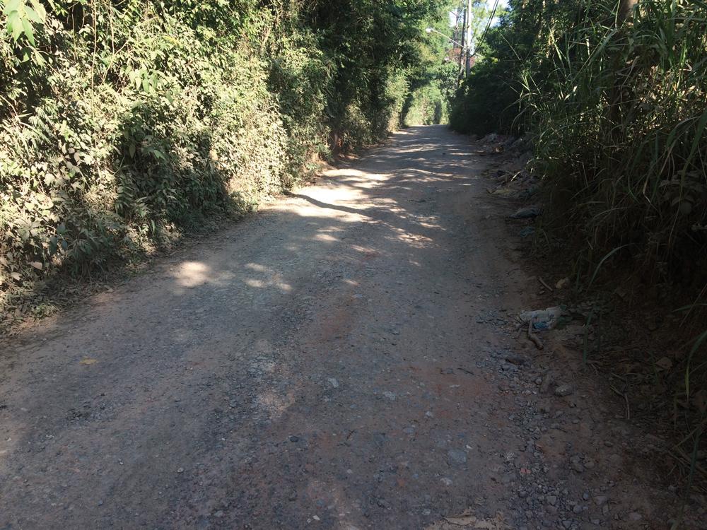 Moradores de Cotia reclamam de danos na Estrada dos Pitas causados por obras