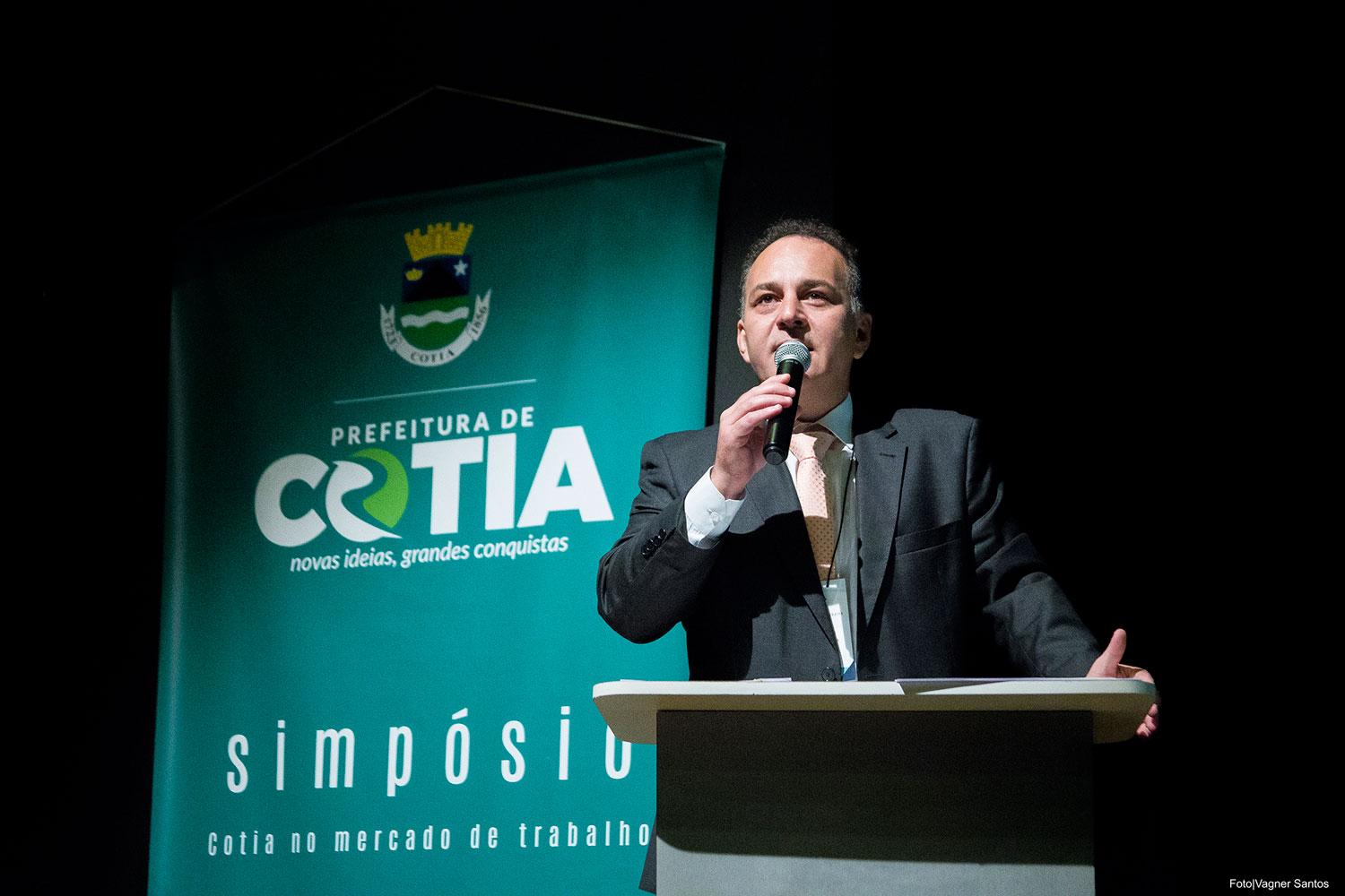 Rogério Franco aposta na relação com setor privado para abrir mercado de trabalho