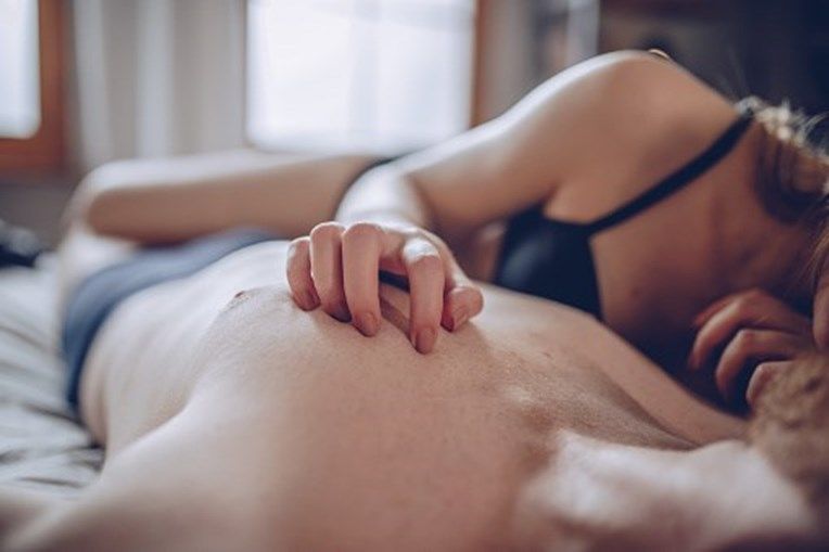 Saiba qual a relação entre sexo e coronavírus