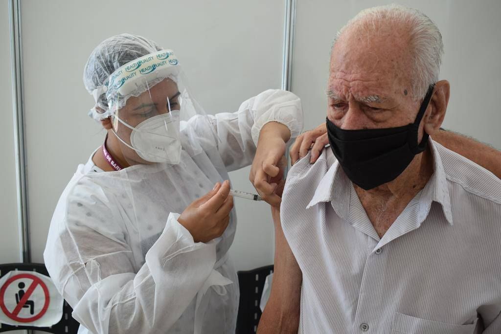 Coronavírus: vacinação para pessoas acima de 68 é antecipada