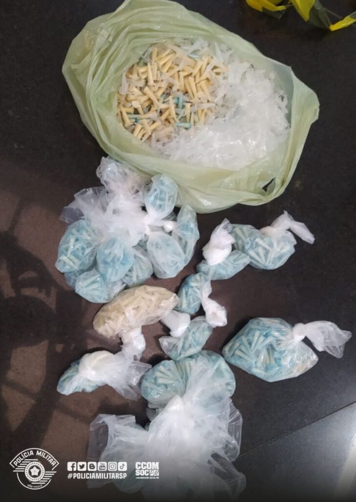 Barueri: no combate ao tráfico de drogas, PM prende homem com mais de 1.200 pinos de cocaína