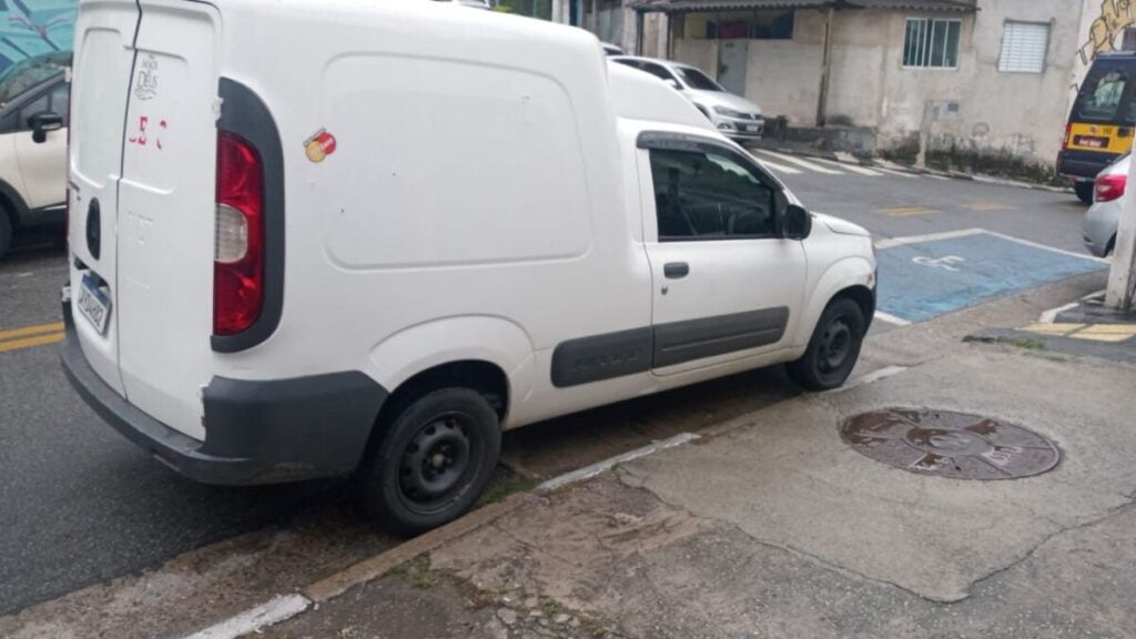 Osasco: durante tentativa de roubo de carga, PM prende homem suspeito