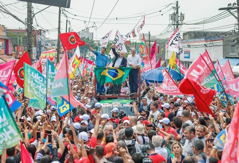 Em busca dos votos, Lula e Haddad participam de caminhada em Osasco, na segunda (24)