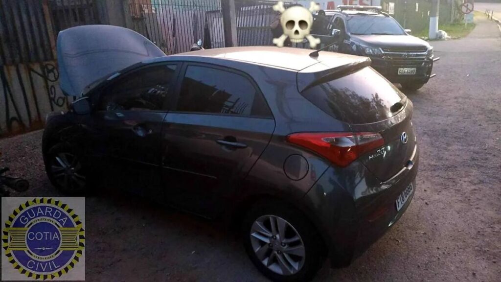 Cotia: agentes da GCM recuperam veículo roubado e prendem homem que furtou atacadista