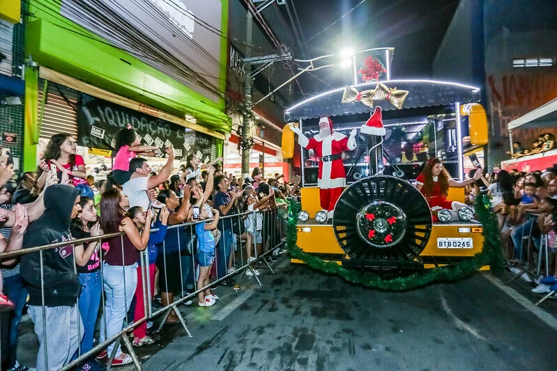 Decorações, desfiles, recitais e ações sociais marcam a temporada de Natal em Itapevi