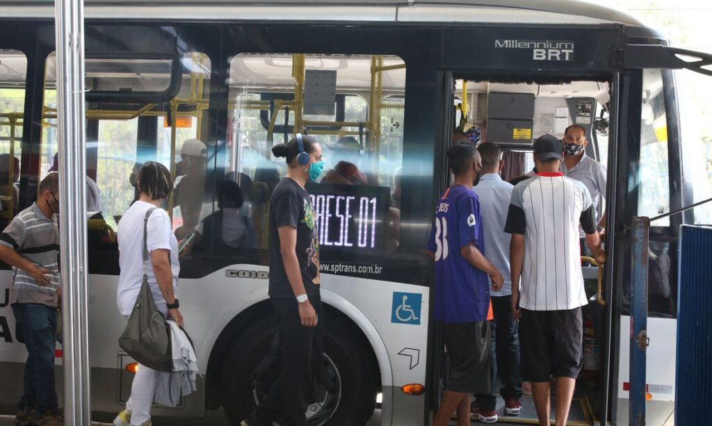 Uso da máscara deixou de ser obrigatório em todo estado em março deste ano (Rovena Rosa/Agência Brasil/Divulgação)