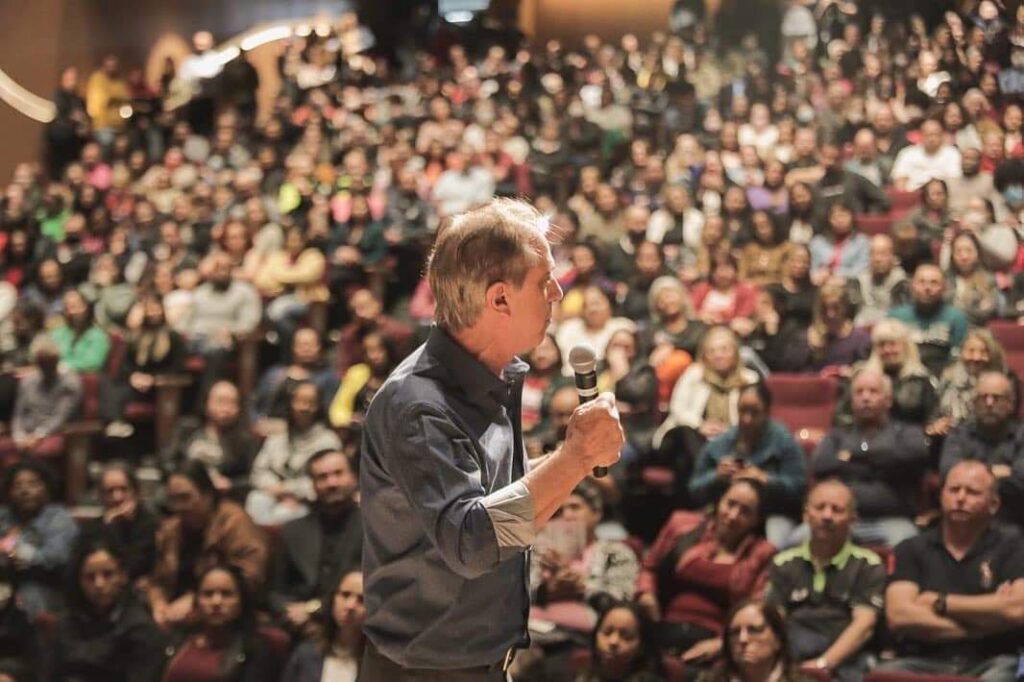 Barueri: prefeito Rubens Furlan lança programa para valorização dos servidores municipais