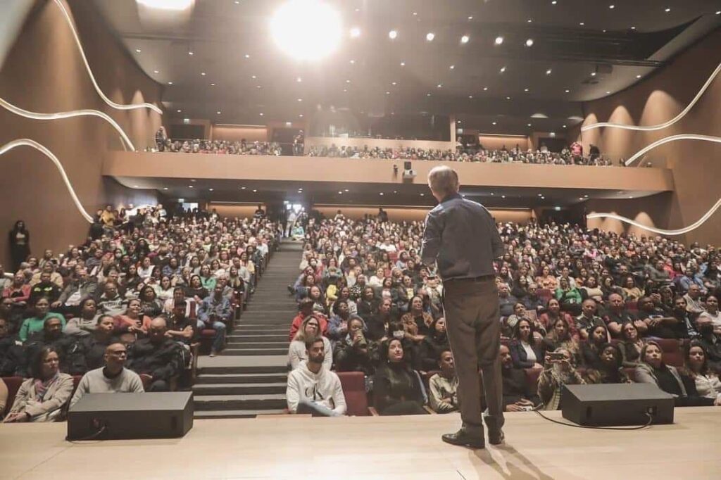 Barueri: prefeito Rubens Furlan lança programa para valorização dos servidores municipais