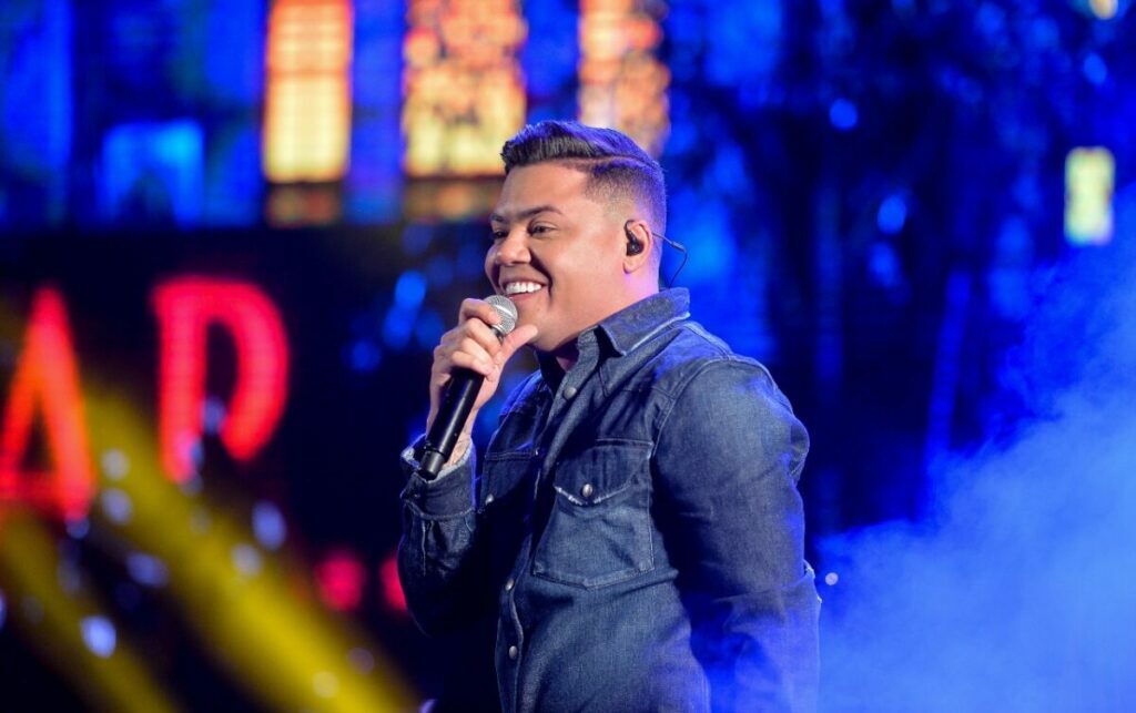 Show sertanejo agita o público e marca inauguração natalina de Osasco