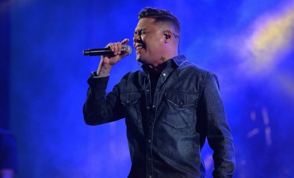 Show sertanejo agita o público e marca inauguração natalina de Osasco