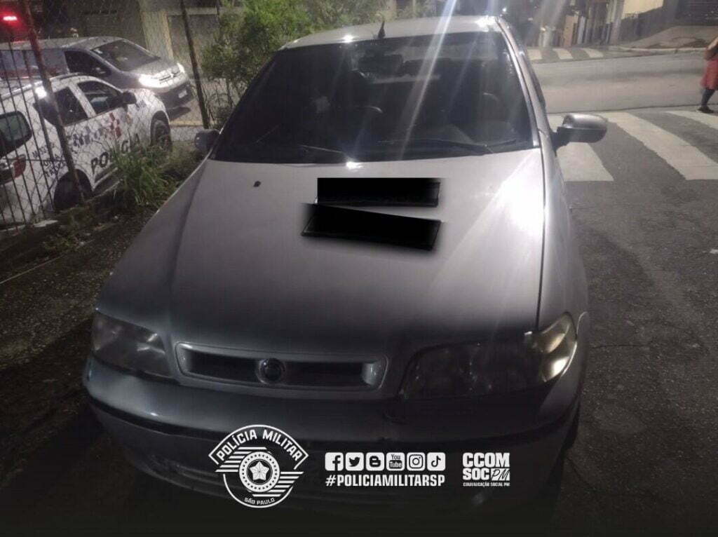 Carapicuíba: Força Tática da PM prende dupla com carro roubado na Vila Silvânia