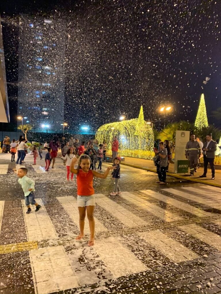 Para celebrar o fim de ano, Raposo Shopping traz uma “chuva” flocos de neve gratuito