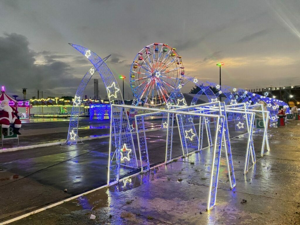 Com parque de diversões gratuito, Cajamar inaugura decoração natalina