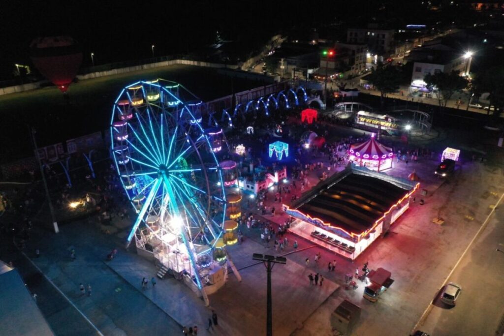 Com parque de diversões gratuito, Cajamar inaugura decoração natalina