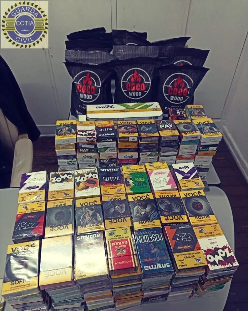 Cotia: em ação conjunta, GCM e Polícia Civil apreende diversos maços de cigarro no Jardim Arco-Íris