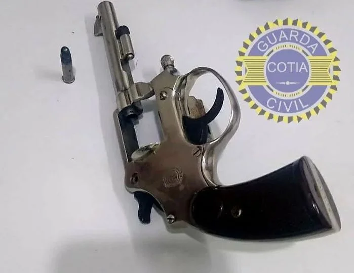 Cotia: GCM prende homem por porte ilegal de arma em Caucaia do Alto