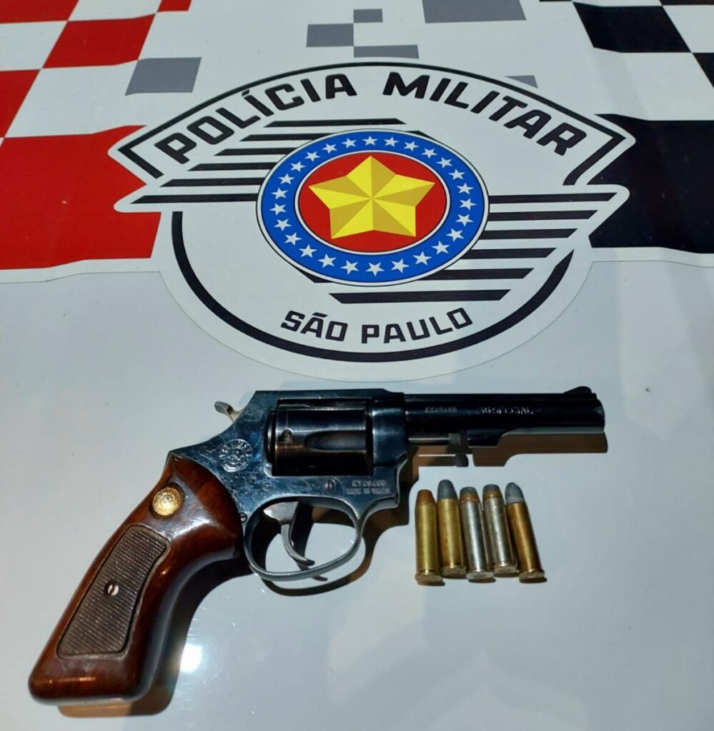 Em Cotia, homem é preso em flagrante por porte ilegal de arma de fogo