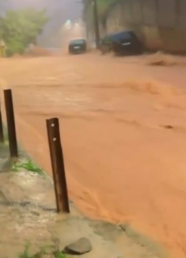 Chuva volta a castigar a região, causando pontos de alagamentos em Barueri, Jandira e Santana de Parnaíba