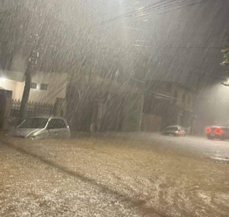 Chuva volta a castigar a região, causando pontos de alagamentos em Barueri, Jandira e Santana de Parnaíba