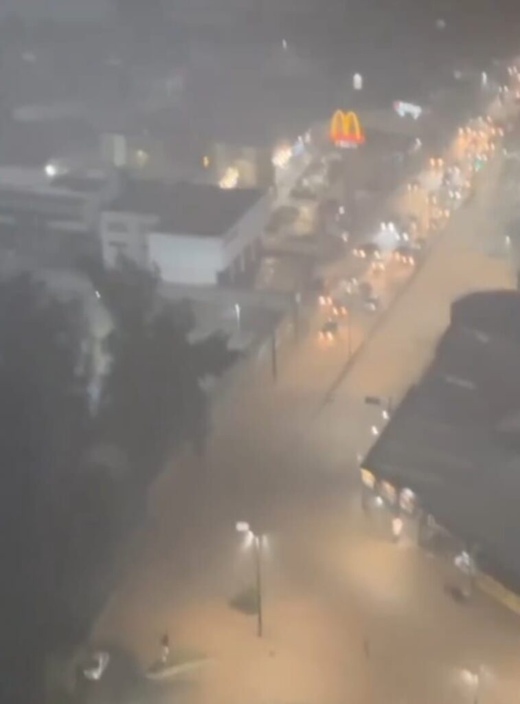 Chuva volta a castigar a região, causando pontos de alagamentos em Barueri, Jandira e Santana de Parnaíba