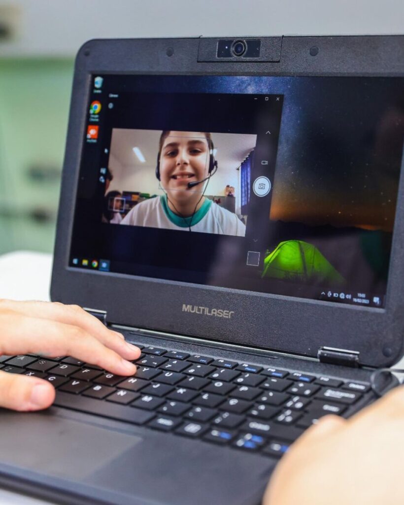Osasco: prefeito Rogério Lins inicia distribuição de computadores para alunos da rede municipal