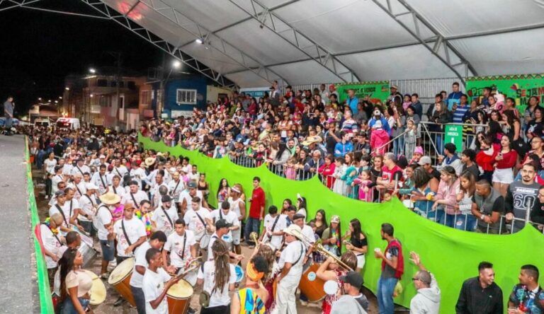 Caia na folia com os blocos e desfiles das cidades da Região