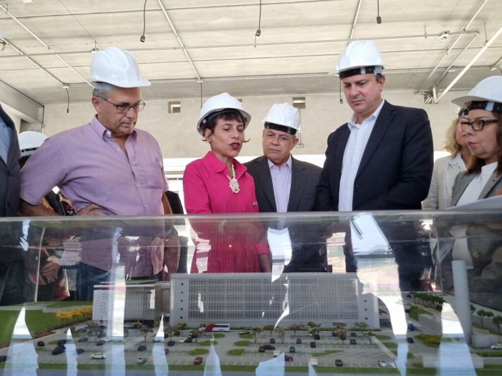 Ministro Camilo Santana vistoriou a obra da Universidade Federal de Osasco em março