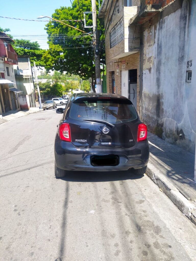 Mesmo tentando fugir, homem é preso pela PM com veículo roubado em Osasco 
