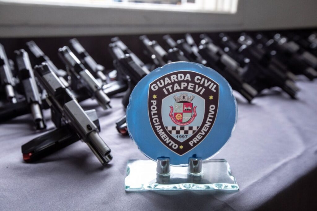 Para melhorar a segurança, Itapevi firma parceria com a SSP-SP e recebe armas para a GCM