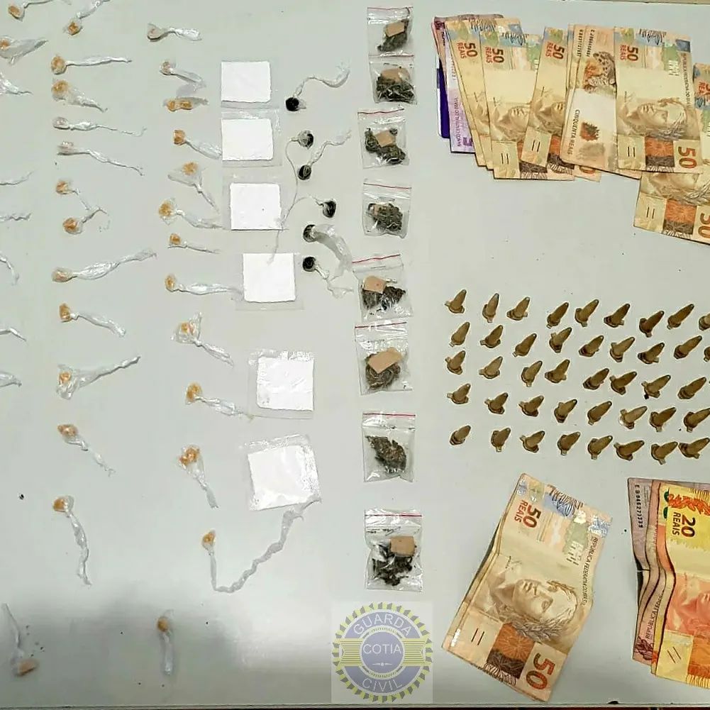 Guarda Civil de Cotia detém indivíduo por tráfico de drogas próximo à escola