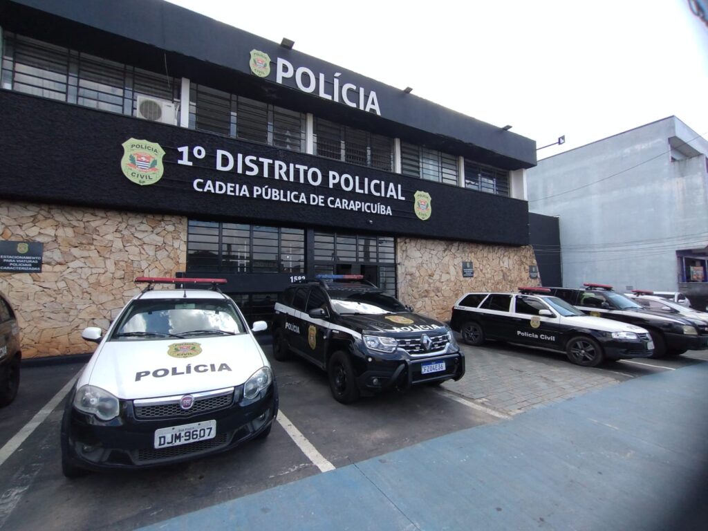 Carapicuíba: PM prende fugitivo e aprende diversas porções de drogas em comunidade